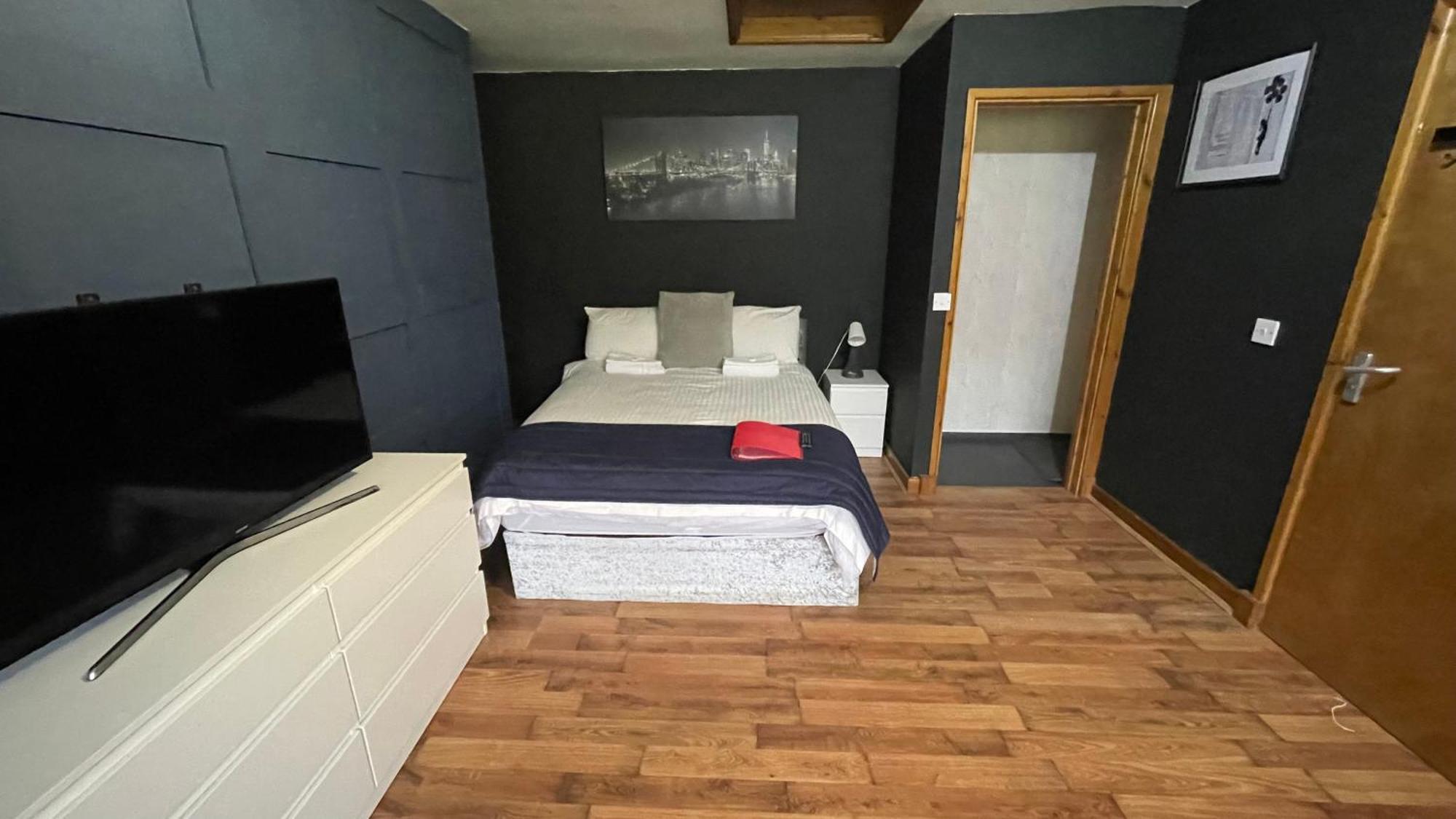 Bryn Bettws Lodge Порт-Толбот Экстерьер фото