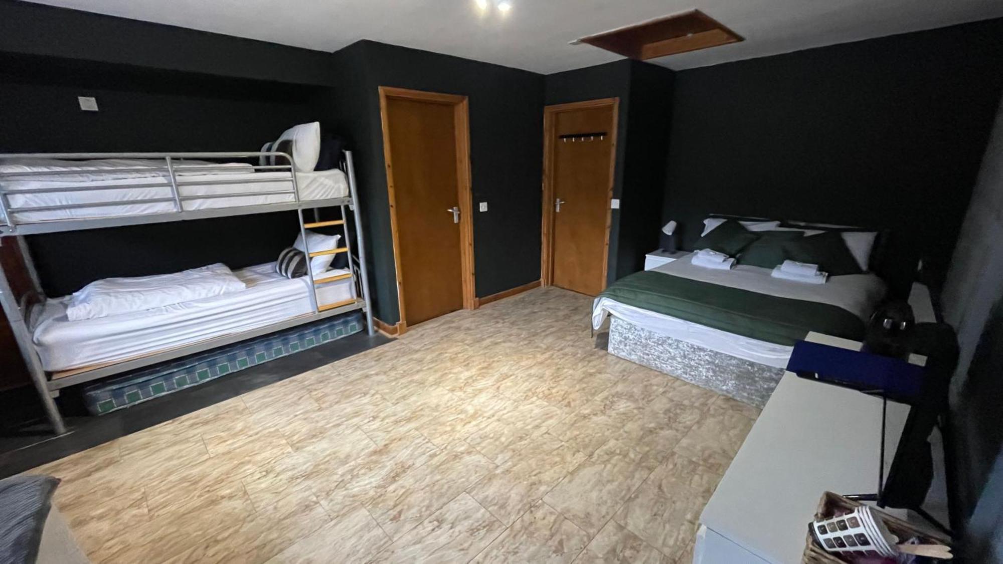 Bryn Bettws Lodge Порт-Толбот Экстерьер фото