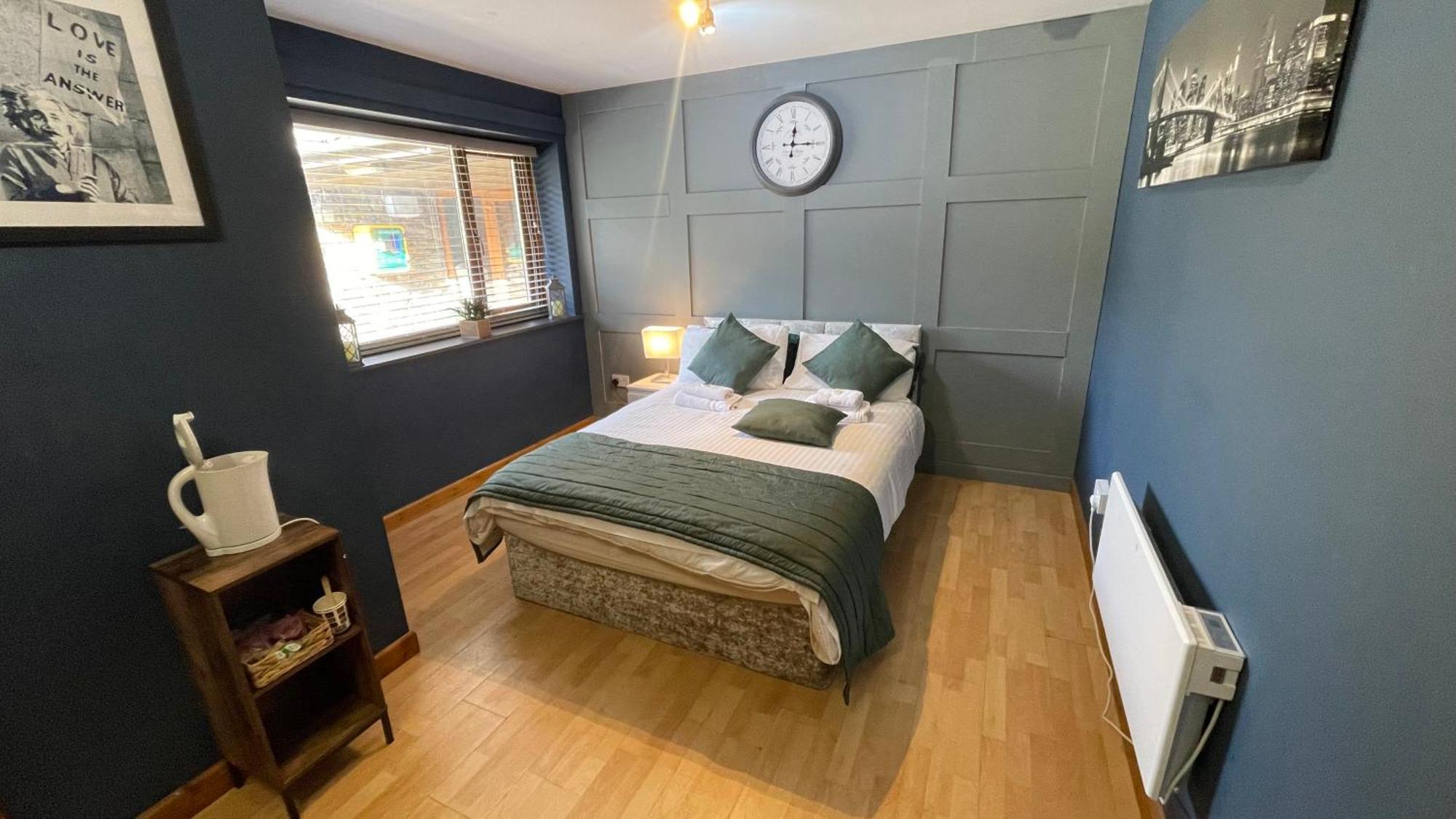 Bryn Bettws Lodge Порт-Толбот Экстерьер фото